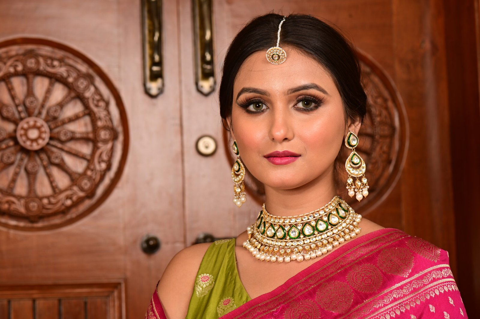 How to Wear Gold Jewelry in Your Outfits